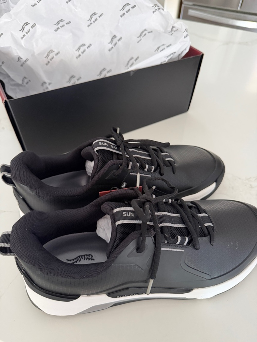 Sun Day Red Men’s Black Golf Shoes